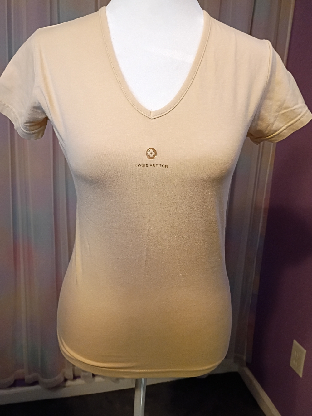 Louis Vuitton Tan Brown Logo Clover In Leather Graphic V-Neck T-shirt Size Large